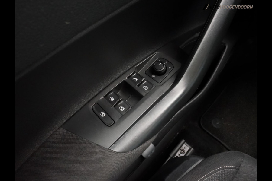 Volkswagen Polo 1.0 TSI Comfortline Sportive (APPLE CARPLAY,LED VERLICHTING,CAMERA,CLIMATE,CRUISE,NIEUWE APK,TREKHAAK,TOPCONDITIE)