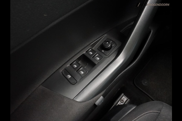 Volkswagen Polo 1.0 TSI Comfortline Sportive (APPLE CARPLAY,LED VERLICHTING,CAMERA,CLIMATE,CRUISE,NIEUWE APK,TREKHAAK,TOPCONDITIE)