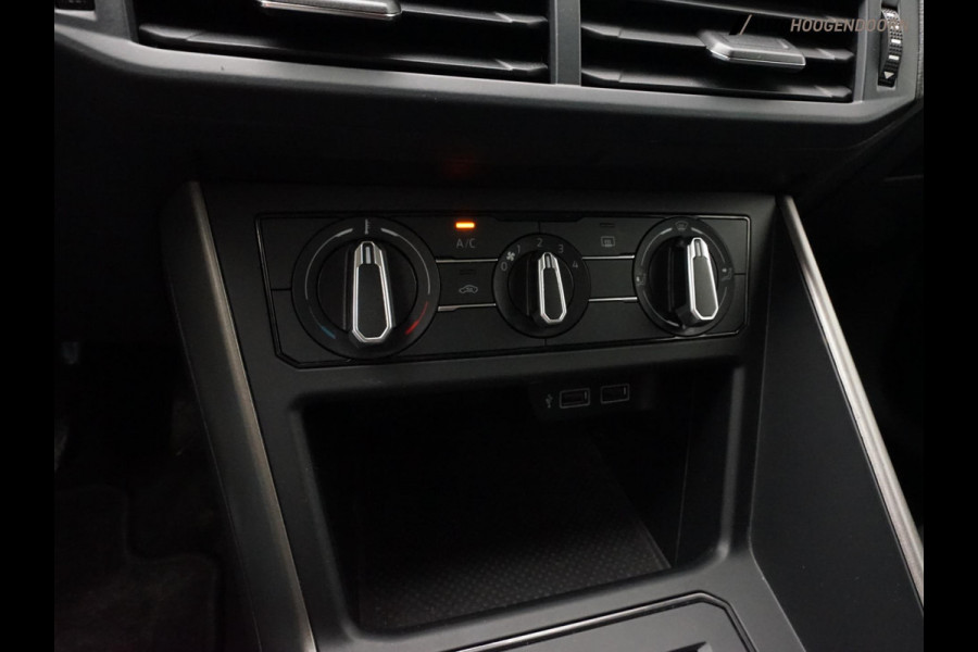 Volkswagen Polo 1.0 TSI Comfortline Sportive (APPLE CARPLAY,LED VERLICHTING,CAMERA,CLIMATE,CRUISE,NIEUWE APK,TREKHAAK,TOPCONDITIE)