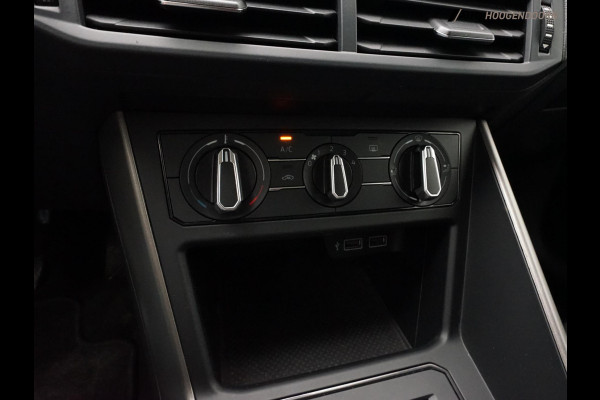 Volkswagen Polo 1.0 TSI Comfortline Sportive (APPLE CARPLAY,LED VERLICHTING,CAMERA,CLIMATE,CRUISE,NIEUWE APK,TREKHAAK,TOPCONDITIE)