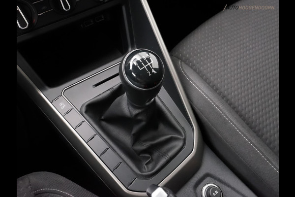 Volkswagen Polo 1.0 TSI Comfortline Sportive (APPLE CARPLAY,LED VERLICHTING,CAMERA,CLIMATE,CRUISE,NIEUWE APK,TREKHAAK,TOPCONDITIE)