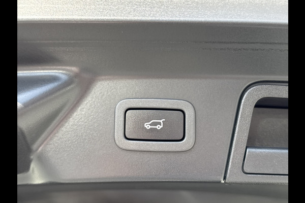 Land Rover Range Rover Velar 2.0 250PK AWD R-DYNAMIC BLACK PACK SE LEDER/VIRTUAL/PANORAMADAK