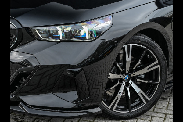 BMW 5 Serie Touring 530e XDRIVE | SHADOW LINE | M-SPORT | COMFORT ACCESS | BOWERS & WILKINS | STUUR- EN STOELVERWARMING | ICONIC GRILL | ACT