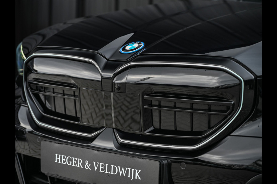 BMW 5 Serie Touring 530e XDRIVE | SHADOW LINE | M-SPORT | COMFORT ACCESS | BOWERS & WILKINS | STUUR- EN STOELVERWARMING | ICONIC GRILL | ACT