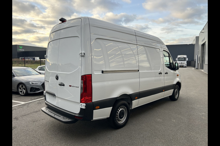 Mercedes-Benz Sprinter 317 CDI L2 H2 MBUX / 360 Camera / Parkeersensoren / Navigatie / Cruise control / Airco / 270 Graden achterdeuren