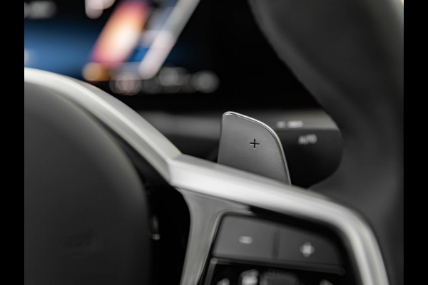 BMW 3-serie 330e M-Sport - LCI 2 - Schuifdak - Trekhaak - Widescreen - Hifi - Camera