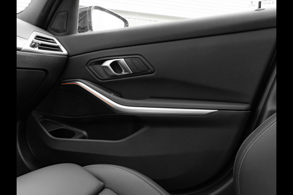 BMW 3-serie 330e M-Sport - LCI 2 - Schuifdak - Trekhaak - Widescreen - Hifi - Camera