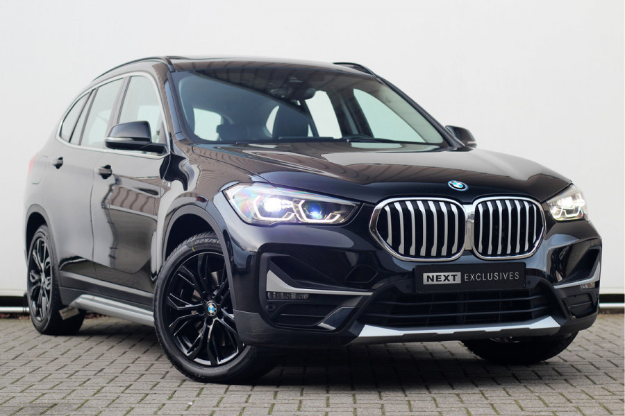 BMW X1 xDrive25e High Executive | Pano | Head-up | Camera | Verwarming