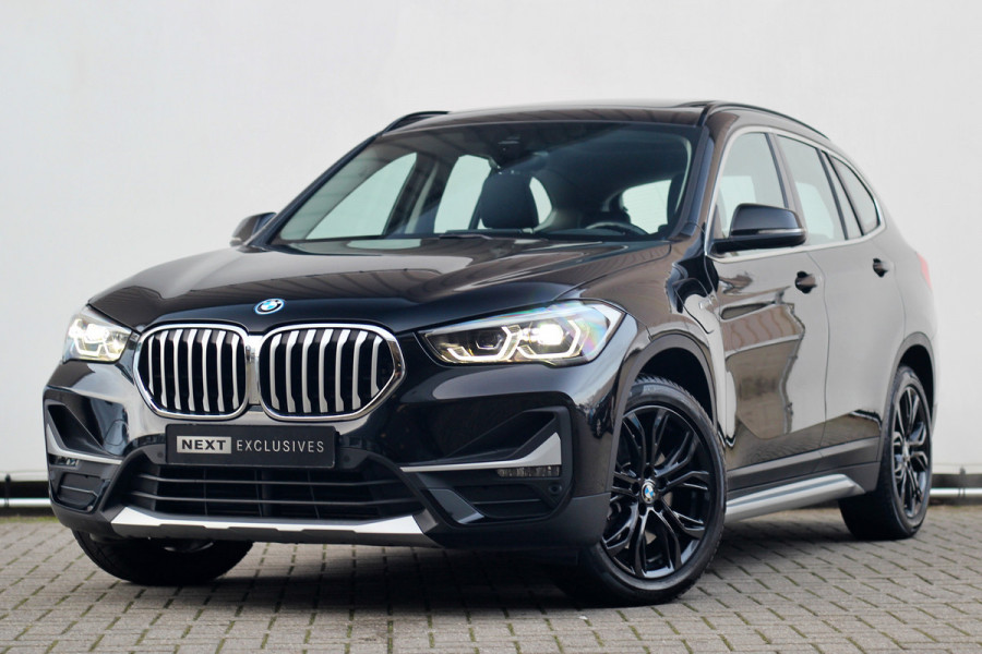 BMW X1 xDrive25e High Executive | Pano | Head-up | Camera | Verwarming