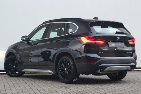 BMW X1 xDrive25e High Executive | Pano | Head-up | Camera | Verwarming