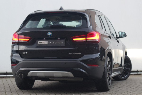 BMW X1 xDrive25e High Executive | Pano | Head-up | Camera | Verwarming