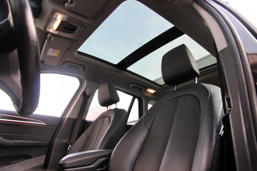 BMW X1 xDrive25e High Executive | Pano | Head-up | Camera | Verwarming
