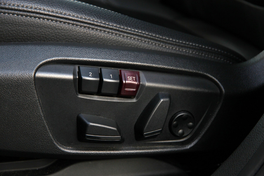 BMW X1 xDrive25e High Executive | Pano | Head-up | Camera | Verwarming