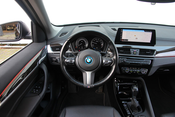 BMW X1 xDrive25e High Executive | Pano | Head-up | Camera | Verwarming