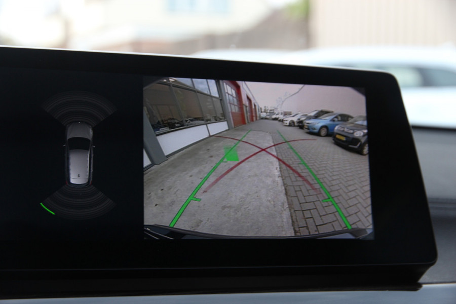 BMW X1 xDrive25e High Executive | Pano | Head-up | Camera | Verwarming