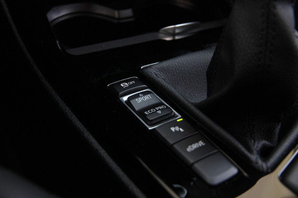 BMW X1 xDrive25e High Executive | Pano | Head-up | Camera | Verwarming