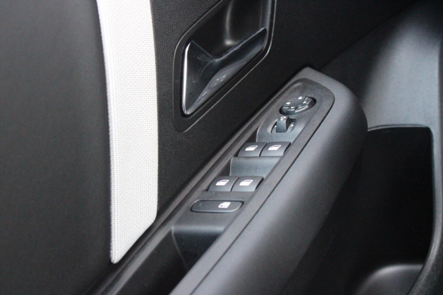 Citroën C4 1.2 Hybrid 145PK MAX | HEAD UP DISPLAY | CAMERA VOOR + ACHTER | NAVIGATIE | DRAADLOZE TELEFOONLADER | FULL LED KOPLAMPEN | DRAADLOZE APPLE CARPLAY/ANDROID AUTO | STOEL/STUUR/VOORRUIT VERWARMING | 18" LICHTMETALEN VELGEN | ADAPTIVE CRUISE CONTROL | CLIMATE CONTROL | LEDEREN BEKLEDING | DAB+ RADIO | KEYLESS ENTRY/START |