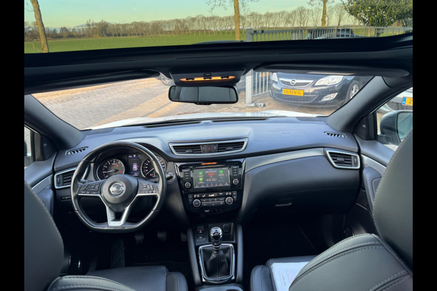 Nissan QASHQAI 1.3 DIG-T Tekna + TREKHAAK AFN. / 360 CAMERA / ST. VERWARMING / PANORAMADAK / NAVIGATIE / CARPLAY / CRUISE / PARELM