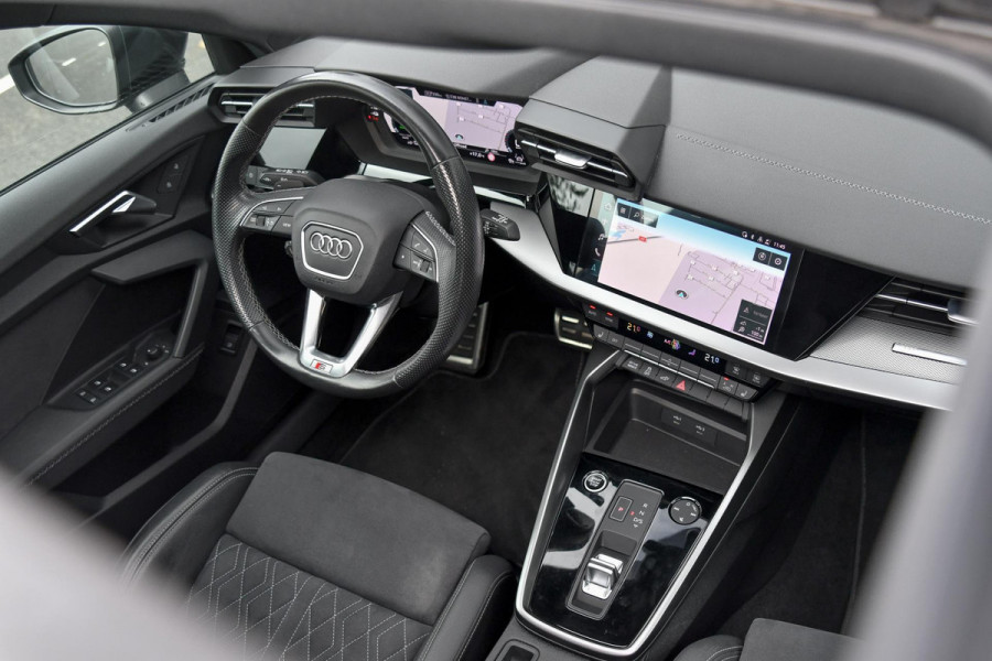 Audi A3 Sportback 40 TFSI e 3x S-Line. RS Zetels, Pano, ACC, Keyless, Camera, Matrix, 19'', CarPlay!