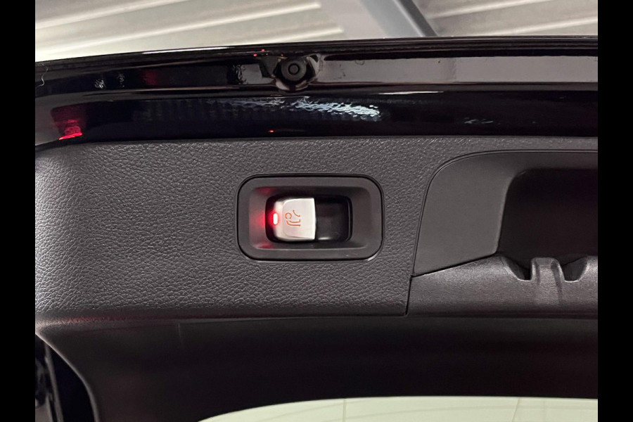 Mercedes-Benz GLC 300e 4MATIC Trekhaak | Adaptive Cruise control | Open dak | Memory seats | Ambiente verlichting | Stoelverwarming