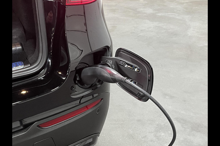 Mercedes-Benz GLC 300e 4MATIC Trekhaak | Adaptive Cruise control | Open dak | Memory seats | Ambiente verlichting | Stoelverwarming