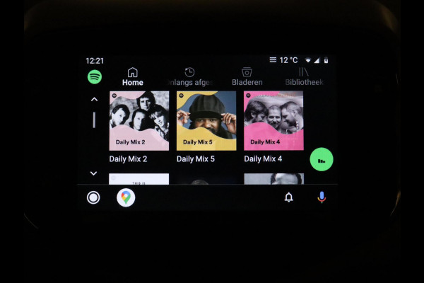 Toyota Corolla High Power Hybrid 200 Dynamic | Dodehoek detectie | Stuur-/Stoelverwarming | Parkeersensoren | Apple Carplay & AndroidAUTO