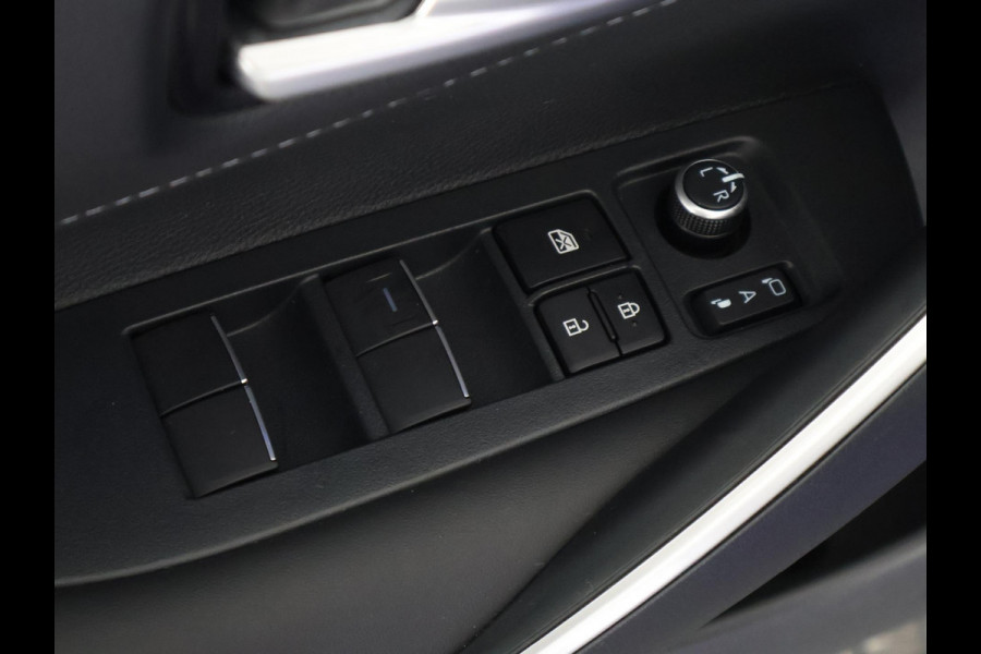 Toyota Corolla High Power Hybrid 200 Dynamic | Dodehoek detectie | Stuur-/Stoelverwarming | Parkeersensoren | Apple Carplay & AndroidAUTO