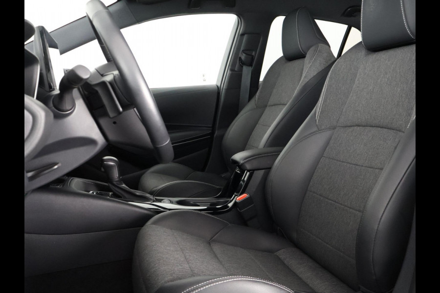 Toyota Corolla High Power Hybrid 200 Dynamic | Dodehoek detectie | Stuur-/Stoelverwarming | Parkeersensoren | Apple Carplay & AndroidAUTO