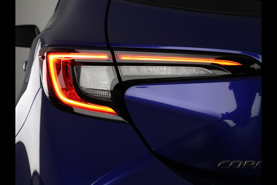 Toyota Corolla High Power Hybrid 200 Dynamic | Dodehoek detectie | Stuur-/Stoelverwarming | Parkeersensoren | Apple Carplay & AndroidAUTO