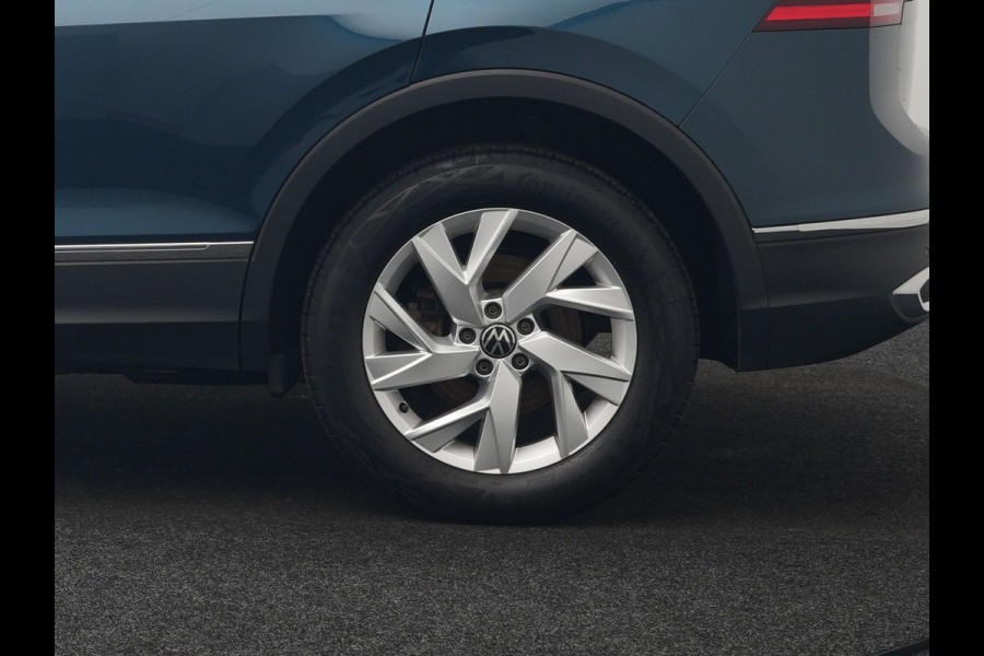 Volkswagen Tiguan 1.4 TSI eHybrid Elegance Plug In Hybrid 245pk PHEV | Panodak | IQ Light | Adaptive Cruise | Alcantara Sportstoelen Verwarmd | Apple Carplay | Sfeerverlichting | Stuur Verwarmd | Navigatie | Virtual | DAB |