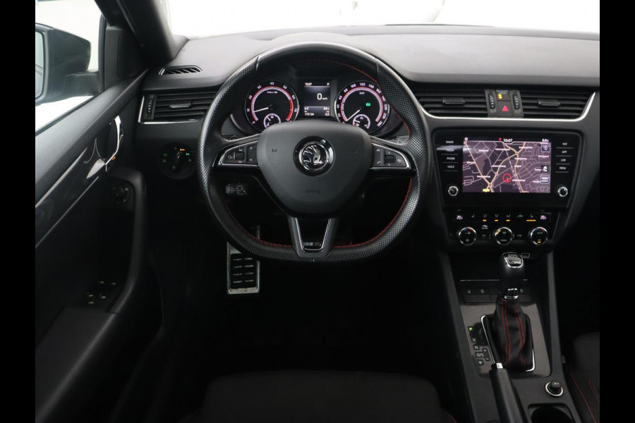 Škoda Octavia 2.0 TSI RS 245 Business | Panoramadak | Stoelverwarming | Adaptive cruise | Camera | Carplay | Achterbankverwarming | Full LED | Keyless | Navigatie