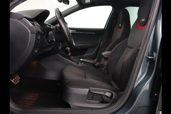 Škoda Octavia 2.0 TSI RS 245 Business | Panoramadak | Stoelverwarming | Adaptive cruise | Camera | Carplay | Achterbankverwarming | Full LED | Keyless | Navigatie