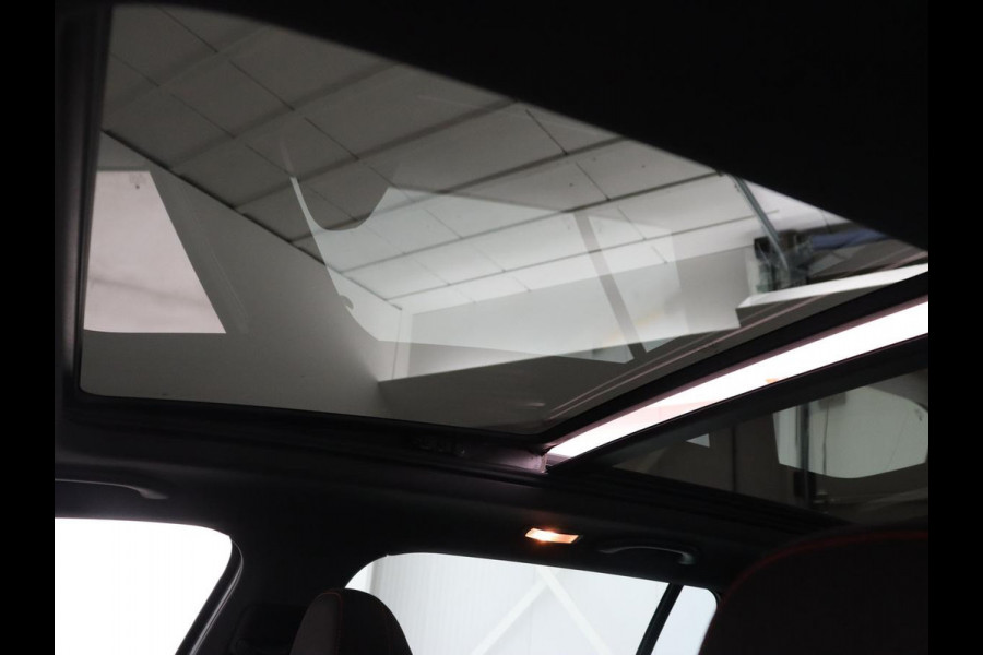 Škoda Octavia 2.0 TSI RS 245 Business | Panoramadak | Stoelverwarming | Adaptive cruise | Camera | Carplay | Achterbankverwarming | Full LED | Keyless | Navigatie