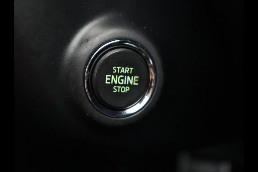 Škoda Octavia 2.0 TSI RS 245 Business | Panoramadak | Stoelverwarming | Adaptive cruise | Camera | Carplay | Achterbankverwarming | Full LED | Keyless | Navigatie