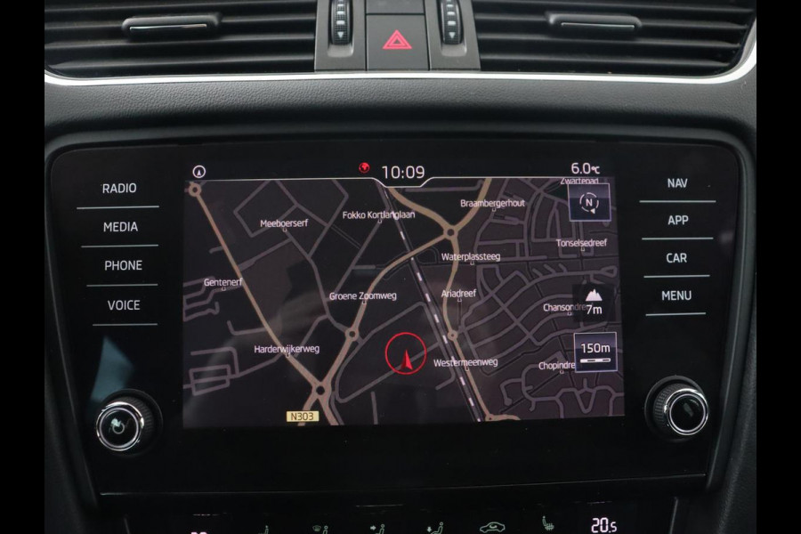 Škoda Octavia 2.0 TSI RS 245 Business | Panoramadak | Stoelverwarming | Adaptive cruise | Camera | Carplay | Achterbankverwarming | Full LED | Keyless | Navigatie