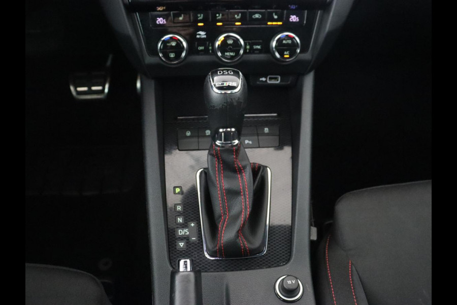 Škoda Octavia 2.0 TSI RS 245 Business | Panoramadak | Stoelverwarming | Adaptive cruise | Camera | Carplay | Achterbankverwarming | Full LED | Keyless | Navigatie