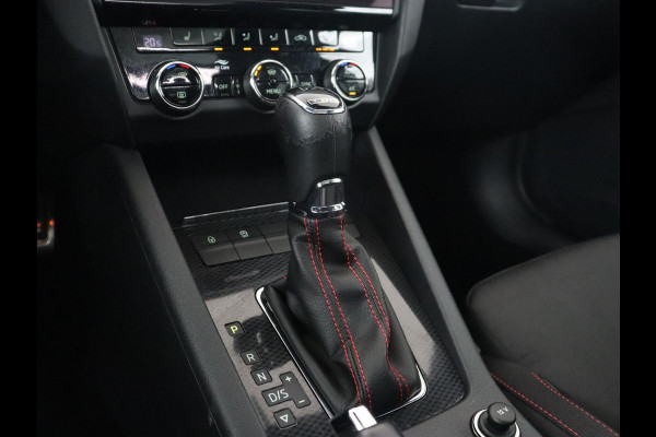 Škoda Octavia 2.0 TSI RS 245 Business | Panoramadak | Stoelverwarming | Adaptive cruise | Camera | Carplay | Achterbankverwarming | Full LED | Keyless | Navigatie