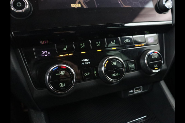 Škoda Octavia 2.0 TSI RS 245 Business | Panoramadak | Stoelverwarming | Adaptive cruise | Camera | Carplay | Achterbankverwarming | Full LED | Keyless | Navigatie