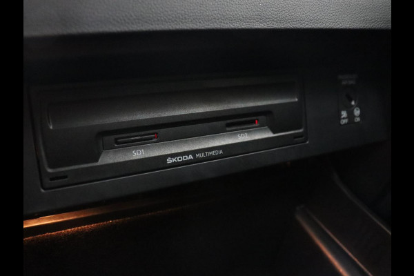 Škoda Octavia 2.0 TSI RS 245 Business | Panoramadak | Stoelverwarming | Adaptive cruise | Camera | Carplay | Achterbankverwarming | Full LED | Keyless | Navigatie