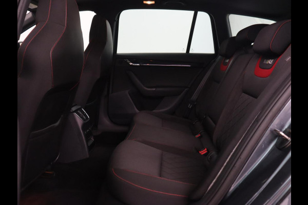 Škoda Octavia 2.0 TSI RS 245 Business | Panoramadak | Stoelverwarming | Adaptive cruise | Camera | Carplay | Achterbankverwarming | Full LED | Keyless | Navigatie