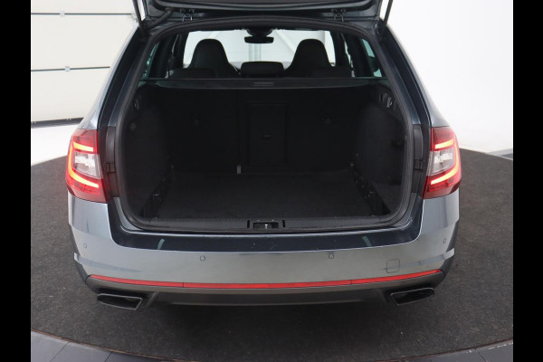 Škoda Octavia 2.0 TSI RS 245 Business | Panoramadak | Stoelverwarming | Adaptive cruise | Camera | Carplay | Achterbankverwarming | Full LED | Keyless | Navigatie