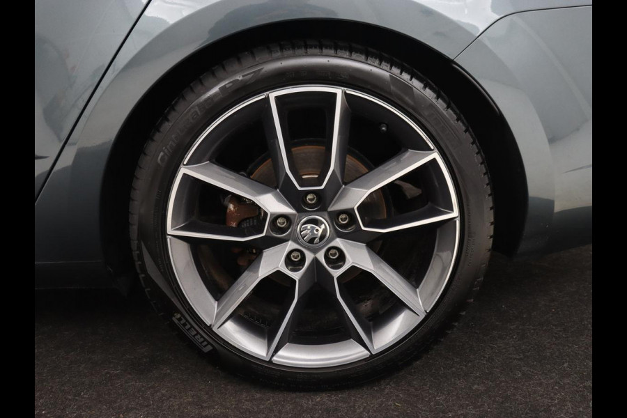 Škoda Octavia 2.0 TSI RS 245 Business | Panoramadak | Stoelverwarming | Adaptive cruise | Camera | Carplay | Achterbankverwarming | Full LED | Keyless | Navigatie