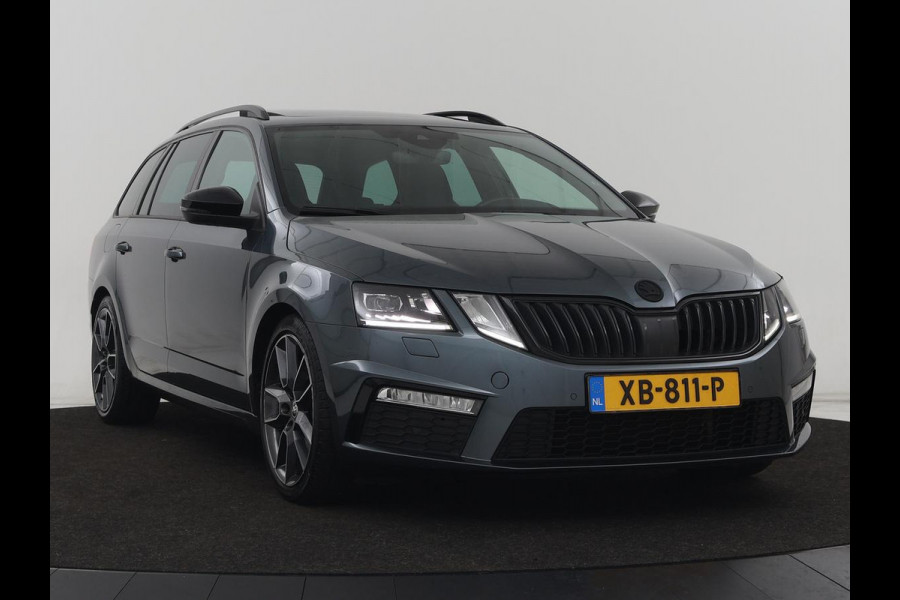 Škoda Octavia 2.0 TSI RS 245 Business | Panoramadak | Stoelverwarming | Adaptive cruise | Camera | Carplay | Achterbankverwarming | Full LED | Keyless | Navigatie