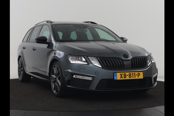 Škoda Octavia 2.0 TSI RS 245 Business | Panoramadak | Stoelverwarming | Adaptive cruise | Camera | Carplay | Achterbankverwarming | Full LED | Keyless | Navigatie