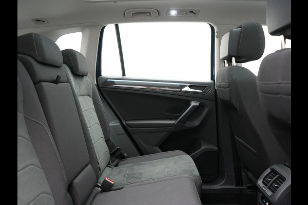 Volkswagen Tiguan 1.4 TSI eHybrid Elegance Plug In Hybrid 245pk PHEV | Panodak | IQ Light | Adaptive Cruise | Alcantara Sportstoelen Verwarmd | Apple Carplay | Sfeerverlichting | Stuur Verwarmd | Navigatie | Virtual | DAB |