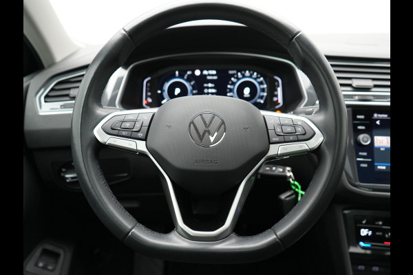 Volkswagen Tiguan 1.4 TSI eHybrid Elegance Plug In Hybrid 245pk PHEV | Panodak | IQ Light | Adaptive Cruise | Alcantara Sportstoelen Verwarmd | Apple Carplay | Sfeerverlichting | Stuur Verwarmd | Navigatie | Virtual | DAB |