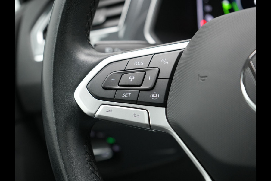 Volkswagen Tiguan 1.4 TSI eHybrid Elegance Plug In Hybrid 245pk PHEV | Panodak | IQ Light | Adaptive Cruise | Alcantara Sportstoelen Verwarmd | Apple Carplay | Sfeerverlichting | Stuur Verwarmd | Navigatie | Virtual | DAB |