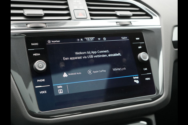 Volkswagen Tiguan 1.4 TSI eHybrid Elegance Plug In Hybrid 245pk PHEV | Panodak | IQ Light | Adaptive Cruise | Alcantara Sportstoelen Verwarmd | Apple Carplay | Sfeerverlichting | Stuur Verwarmd | Navigatie | Virtual | DAB |