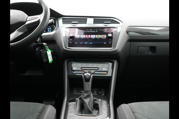 Volkswagen Tiguan 1.4 TSI eHybrid Elegance Plug In Hybrid 245pk PHEV | Panodak | IQ Light | Adaptive Cruise | Alcantara Sportstoelen Verwarmd | Apple Carplay | Sfeerverlichting | Stuur Verwarmd | Navigatie | Virtual | DAB |