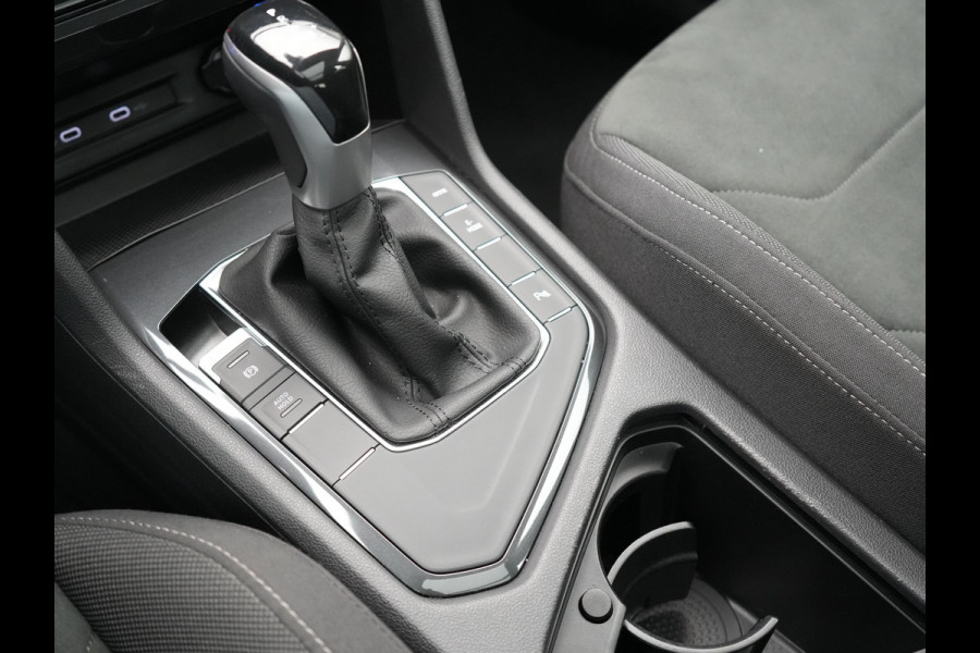 Volkswagen Tiguan 1.4 TSI eHybrid Elegance Plug In Hybrid 245pk PHEV | Panodak | IQ Light | Adaptive Cruise | Alcantara Sportstoelen Verwarmd | Apple Carplay | Sfeerverlichting | Stuur Verwarmd | Navigatie | Virtual | DAB |